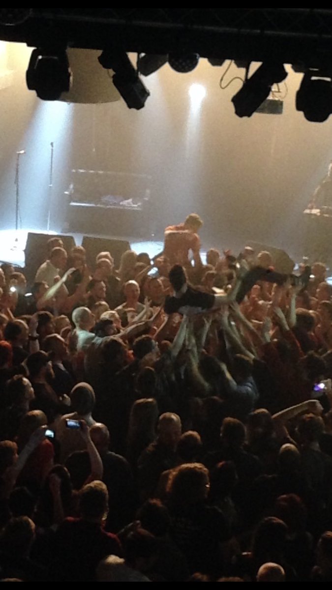 Saw <a href="/Scroobiuspipyo/">Scroobius Pip</a> <a href="/danlesac/">dan le sac 🦄💣</a> twice on this album tour, this is scroob crowd surfing to the bar and back! Legend #TimsTwitterListeningParty