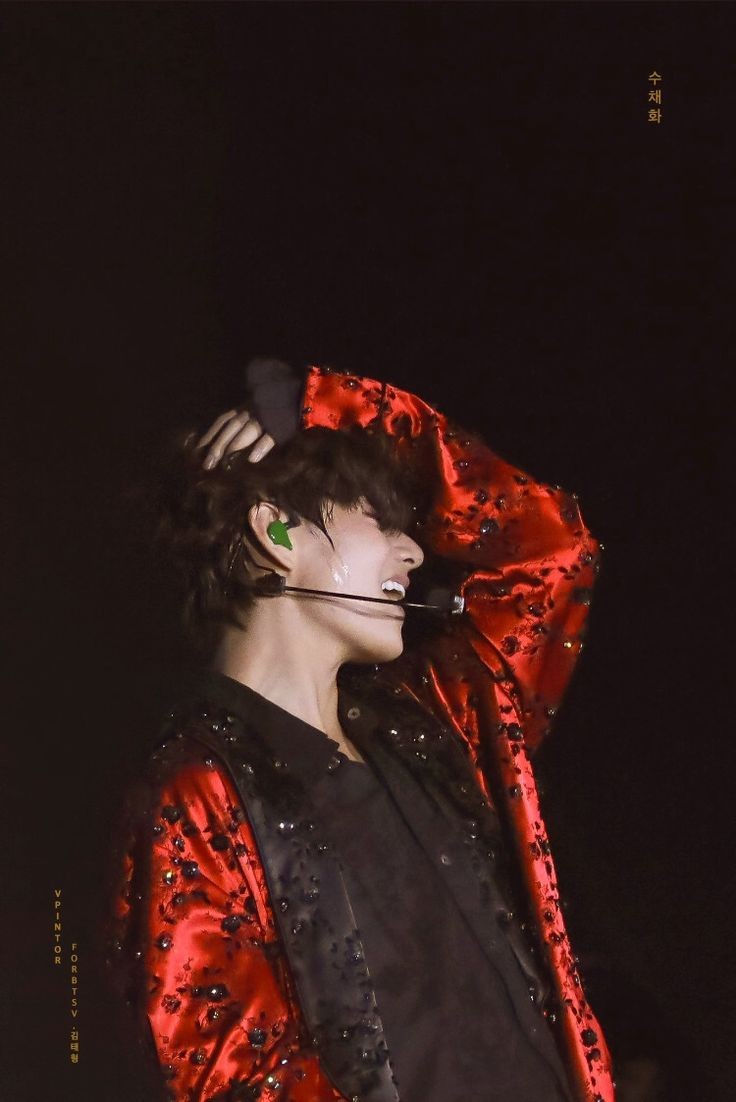 V_KTHKing's tweet photo. The way #Singularity owns everyone!
That song is the most BEAUTIFUL ever. The QUEEN! When l first heard it I thought I'd faint- the voice, the melody, the lyrics. Ah, it instantly made me crazy for Tae. And God! The live stages๐ฒ๐
#Taehyung #KingTaehyung #QueenSingularity ๐๐ฅ https://t.co/gFQUIR9ZLE