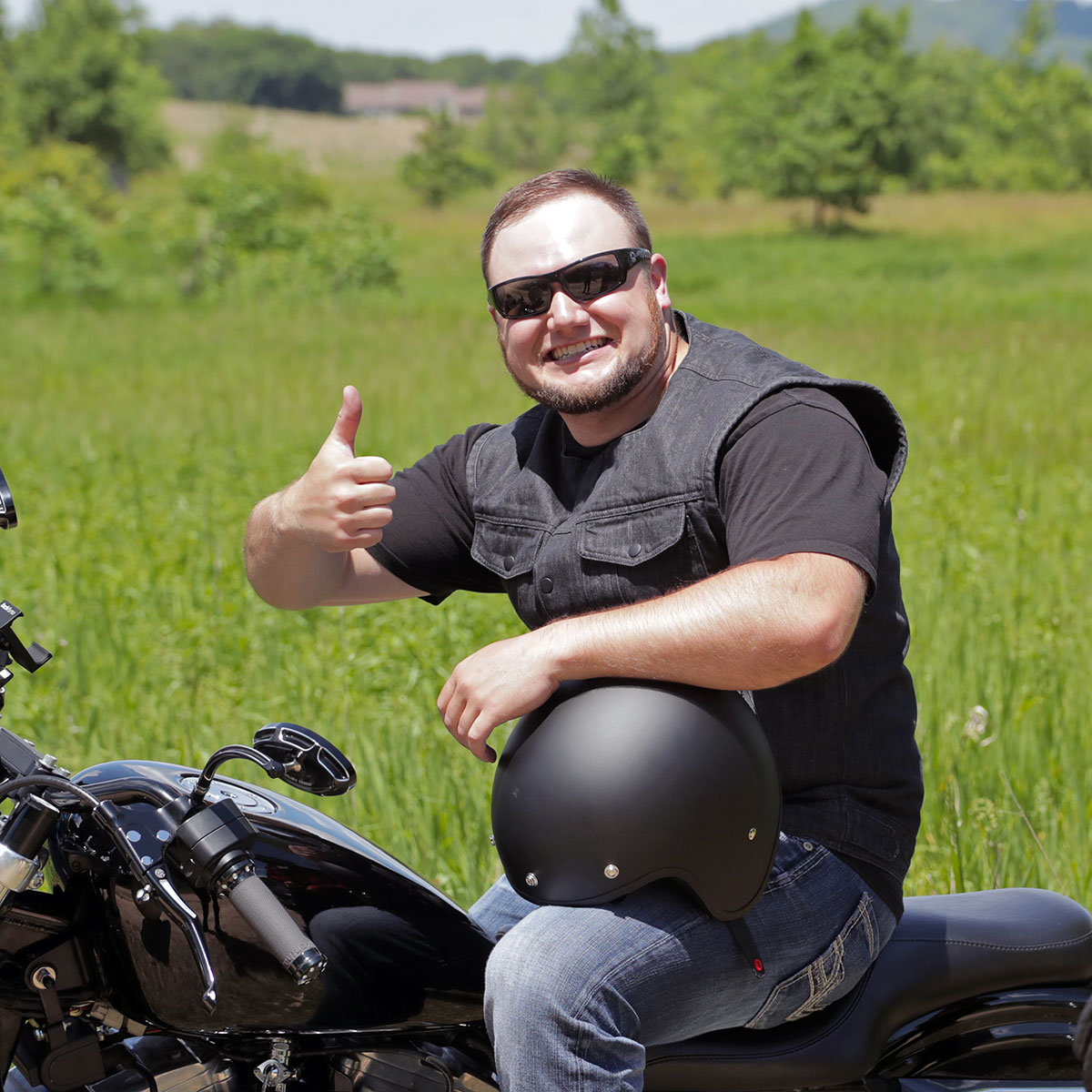 OfficialZ1R's tweet image. This guy!
-
Saturn Helmet
-
Ganja Vest
_
#RideZ1R #vtwinlife #motorcycleperformance #biker #bikersofinstagram #ridemore #softailnation #ridefree #bikersofinsta #twowheeltherapy #powersports #motorcyclehelmets #motorcyclejackets  #inkedlife #dragspecialties #wesupportthesport