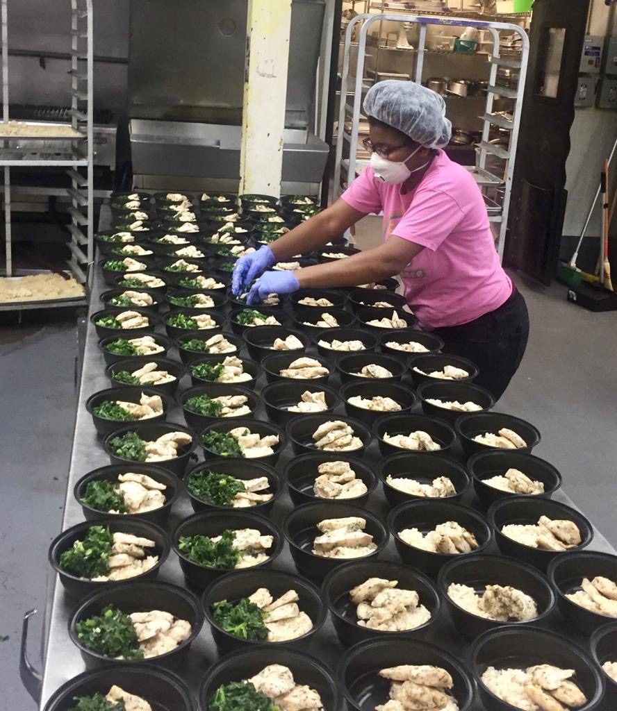 QnsBPRichards's tweet photo. 550 more meals cooked, packed and delivered yesterday to @MtSinaiQueens, @NorthwellHealth Forest Hills and the @MTA bus depot in Jamaica, thanks to Quiaufa's Kitchen, Cooking with Corey and the @QnsNightMarket on Day 23 of #FuelTheFrontlines. https://t.co/8O25AGVu1Y