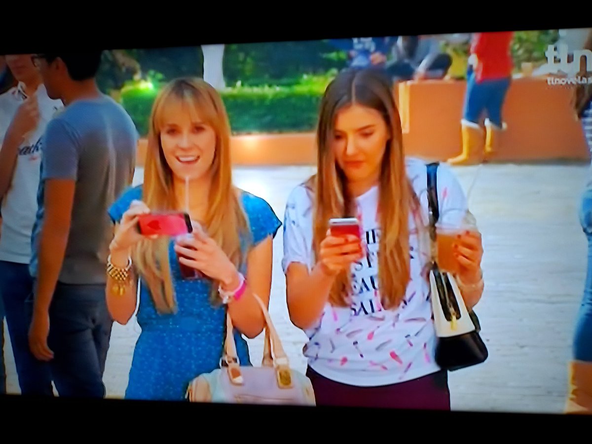emilianosanches's tweet photo. Las más hermosas @ERIKILLA_GARCIA y @KMoesgen en #AmoresConTrampa besos 😘 https://t.co/yhrPXfuVud