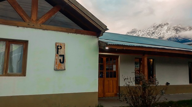 El PJ de El Hoyo saluda a los trabajadores en su día conmarcaandina.com.ar/2020/04/30/el-…