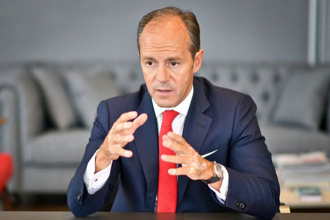 partidazocope's tweet photo. 🔴 Rami Aboukhair, CEO del @bancosantander, en @partidazocope 

❌ "No nos hemos planteado abandonar @LaLiga, en absoluto"

🔝 "Patrocinar a @LaLiga es apoyarla"

📅 "El camino va por que haya partidos en julio y agosto"

#PartidazoCOPE https://t.co/VMuhguTybC