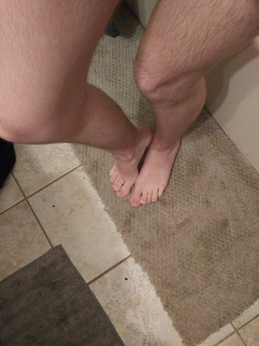 Daddy long legs 😂 #legs #Feetfettish https://t.co/pYXliJjIrY<a href="/tag/legs"class="tags">#legs</a><a href="/tag/feetfettish"class="tags">#Feetfettish</a>