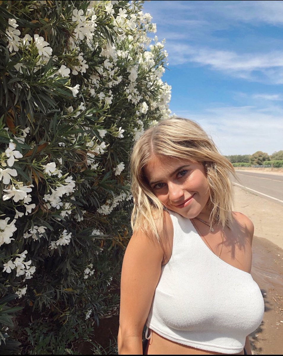 saige_short's tweet photo. bees knees🐝 https://t.co/TND2xeZnc1