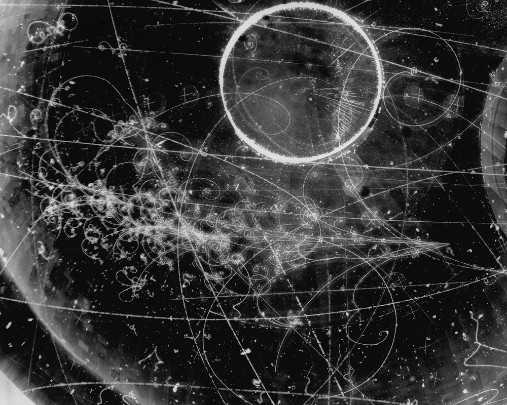 ValerieH137's tweet photo. #OnThisDay 44 years ago: @Fermilab bubble chamber images never get old. #bubblechamber https://t.co/VbnqKtHxRI