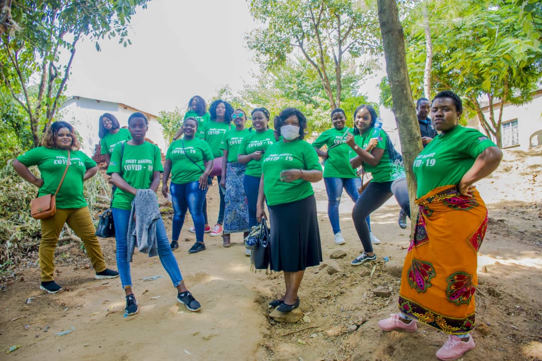 Carol_Marjo's tweet photo. On 24th of April,2020, CEWOGE in partnership with #Ladies_of_Influence embarked on their COVID-19 Sensitization campaign in Soche, Manje and Ndirande.  Read more https://t.co/DZtrQfwf9v

#Stayhome
#StaySafe
@cewoge
@EdwardMataly
@WHO @UN https://t.co/MVlHy7axkl
