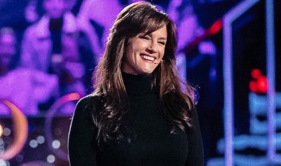 ¿Con quién te posicionas?

🔁Ivana
❤️Elena

#SVGala11