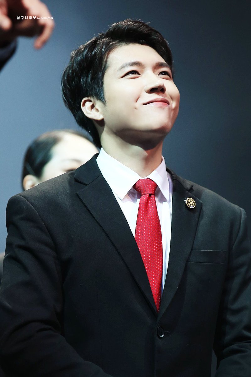 [d-463]his nose his dimple his smile his sparkly eyes