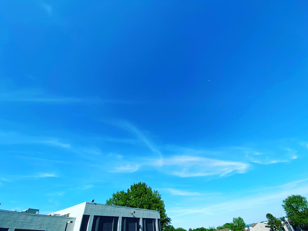 HildeHomeTeam's tweet photo. Closing under a beautiful blue sky! #sellingbrokenarrow #brokenarrowrealestate #brokenarrowhomes #brokenarrowrealtors https://t.co/v6bRbM3wmV