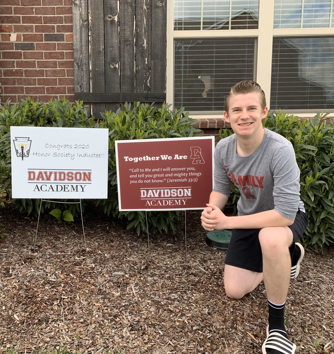 davidsonacademy's tweet photo. More smiles from our students receiving their sign for being inducted into the National Honor Society. #theDAway #DAdistancelearning #somegoodnews #socialdistancing https://t.co/PiutZd7lnq