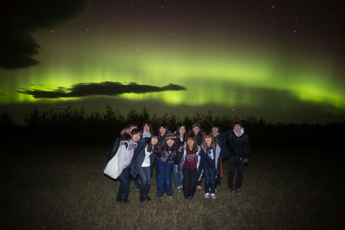 Love a group shot! #ExploreYukon #northernlights #auroraborealis