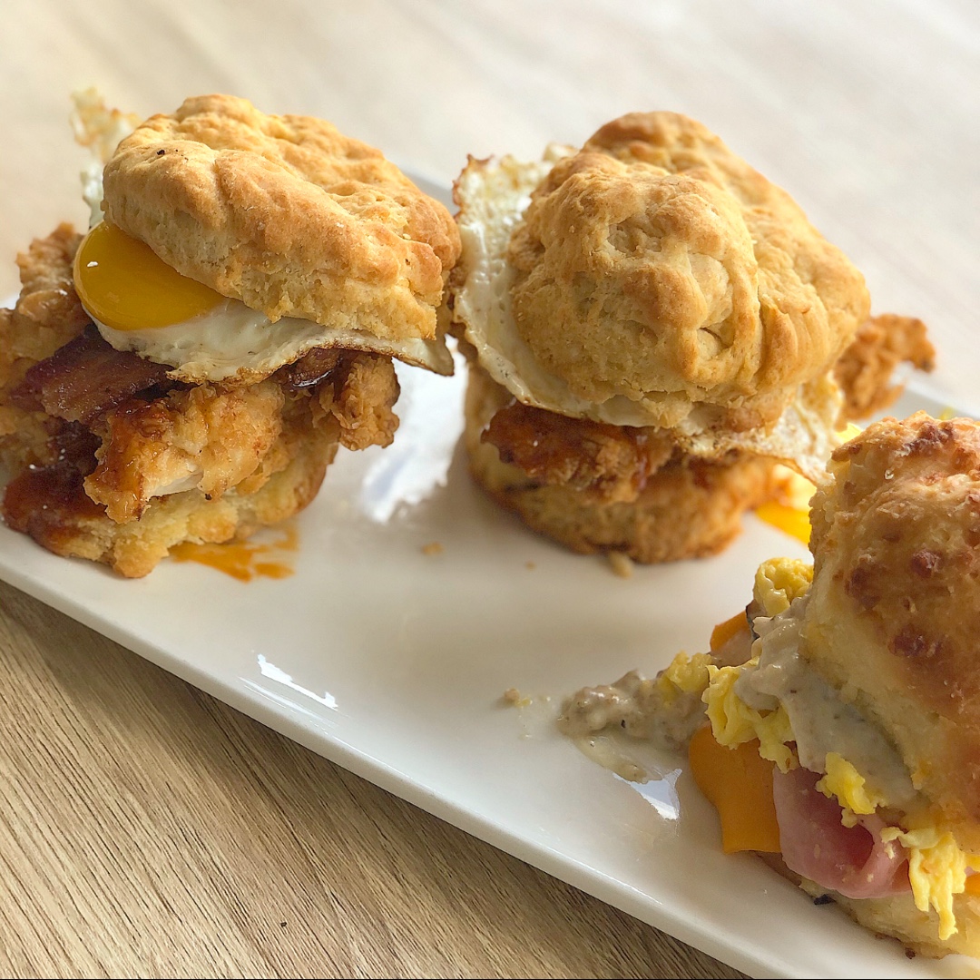 Round two this weekend! You ordered, we listened! Ordering will now start at 8am Saturday and Sunday! The new hours moving forward will be from 8am - 1pm at all locations #biscuitsbb is available!