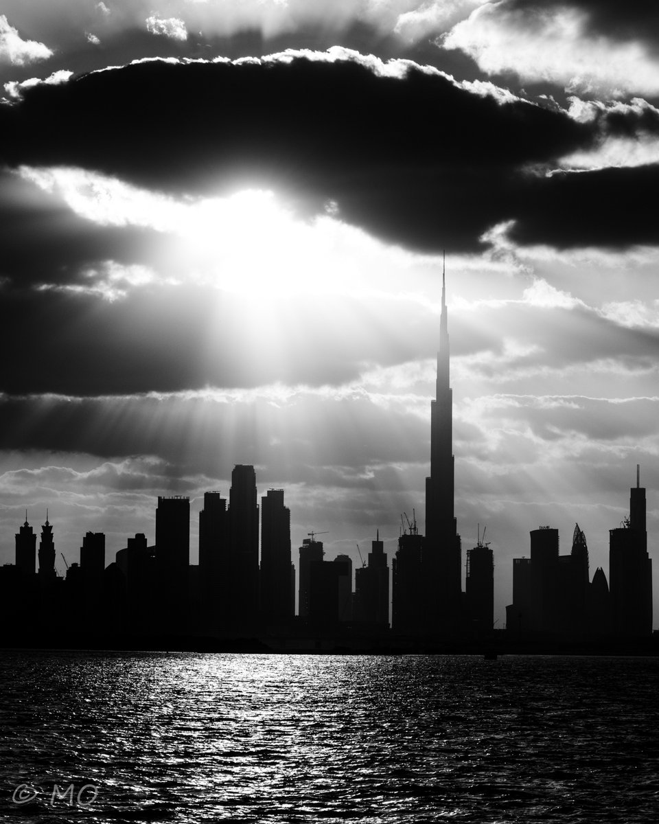 alysinix's tweet photo. Shattered skies #picoftheday #architecture #airfrance #franceisontheair #composition #shape #frenchtouch #art #fineart #pattern #dubai #skyline #lines #blackandwhite #raw #light #fineart @NikonProEurope @NikonEurope @nikonownermag @SmugMug @500px @Flickr @lonelyplanet https://t.co/pnh3uQR7H8