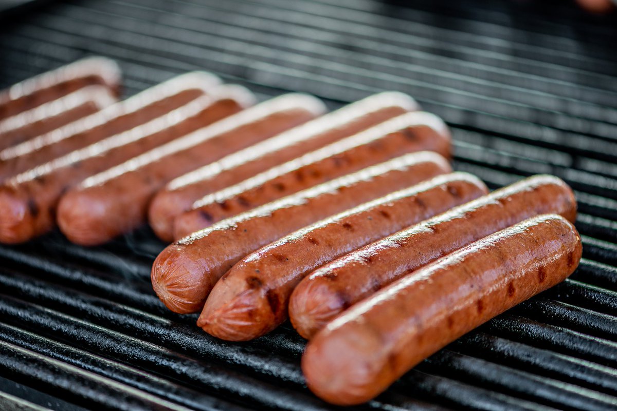 Start up the grill! You can never go wrong with sizzling hot dogs 🌭

Have you ever tried a Sonoran dog?
