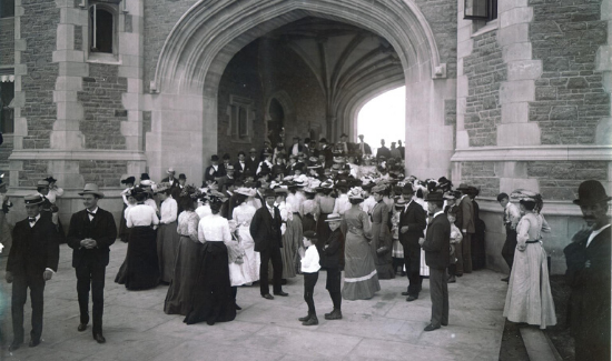 You're familiar with the 1904 World's Fair, but did you know it was actually supposed to be held in 1903? Opening day should have been #OnThisDay in 1903, so what happened?

mohistory.org/blog/dedicatio…