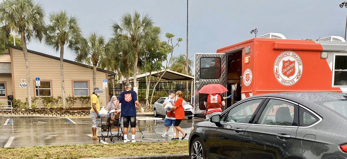 HousingFM's tweet photo. Rain ☔️ or Shine 🌞

Our local Salvation Army is always on the scene. 

Salvation Army Mobile Food-pantry Horizons Apartments Tenant Council 4/30/2020 

https://t.co/lqB9hcKIT6 https://t.co/iYy5b5MPwA