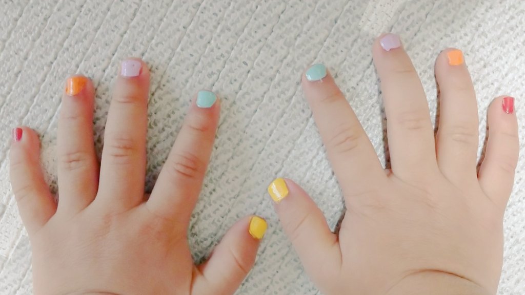 オフログスキー على تويتر Rt 胡粉ネイル 小さい子にも使えるって聞いて息子とお揃いで塗ったりしてるよー 男の子もお化粧とか大好きだよね 母親がしてるの見てるからかな 小さい指にマニキュア塗るのかわいい オフログスキー على تويتر Rt 胡粉ネイル 小さい子にも使えるって聞いて息子とお揃いで塗ったりしてるよー 男の子もお化粧とか大好きだよね 母親がしてるの見てるからかな 小さい指にマニキュア塗るのかわいい