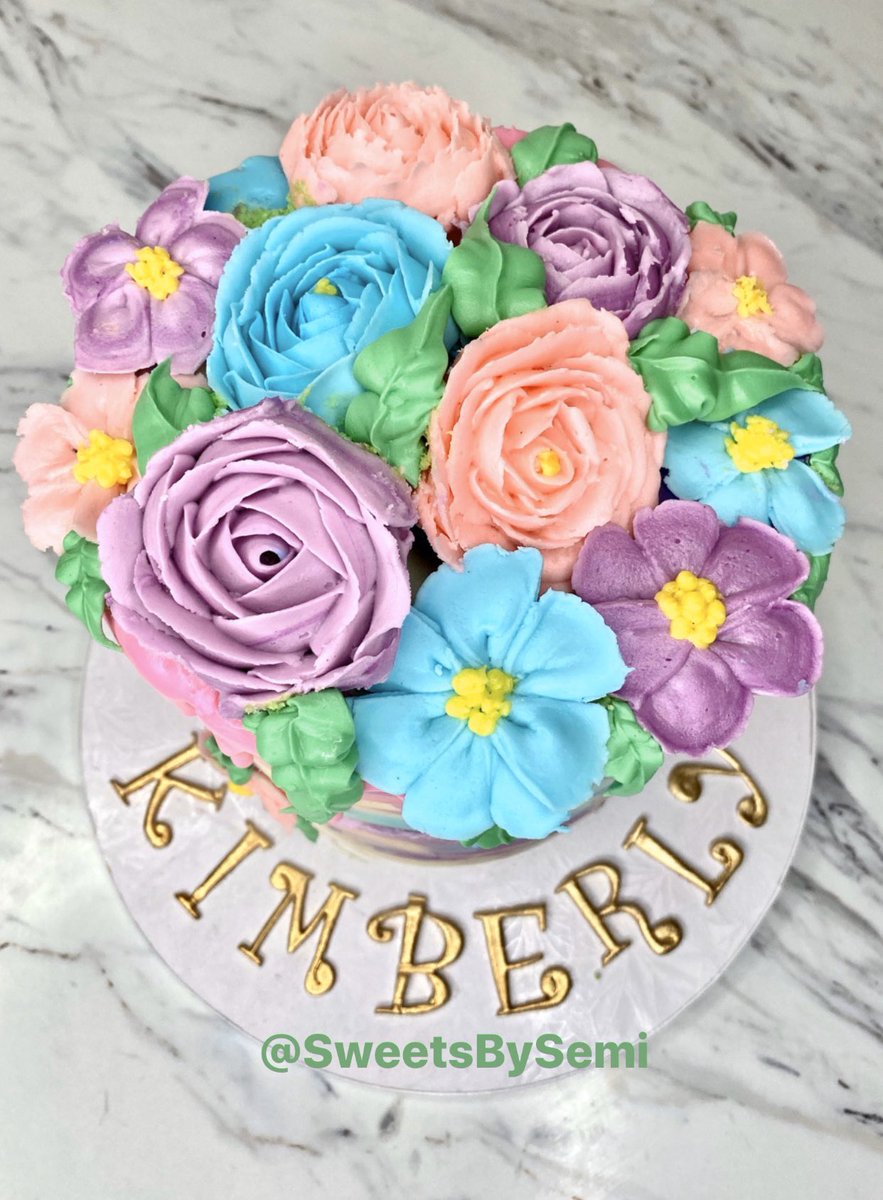 Here’s some floral cakes that I’ve done. Again, all hand piped     