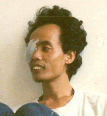 pervertyoungman's tweet photo. #MayDay2020
 Widji Thukul 
“SEHARI SAJA KAWAN”
Sehari saja kawan
kalau kita yang berjuta-juta
bersatu hati mogok
maka kapas tetap terwujud kapas
karena mesin pintal akan mati
kapas akan tetap berwujud kapas
tidak akan berwujud menjadi kain
serupa pelangi pabrik akan lumpuh mati https://t.co/a7HNacjmPI