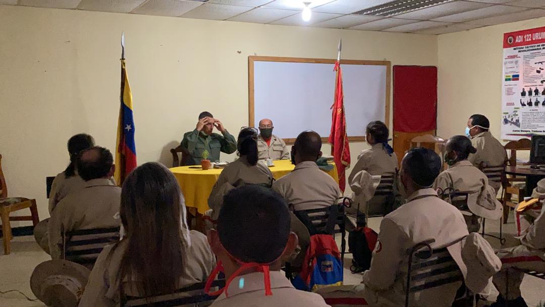 MTCGMB's tweet photo. El GD Leonardo Bello Director de Milicia Territorial realizó reunión y revista con los Cmdte de APDI del @Adi122urumaco en Coro-Falcón reafirmando el legado de nuestro Cmdte Supremo y Eterno Hugo Chávez en la exacta y transparentes administración de los recursos asignados al ADI https://t.co/kabAgHnokm