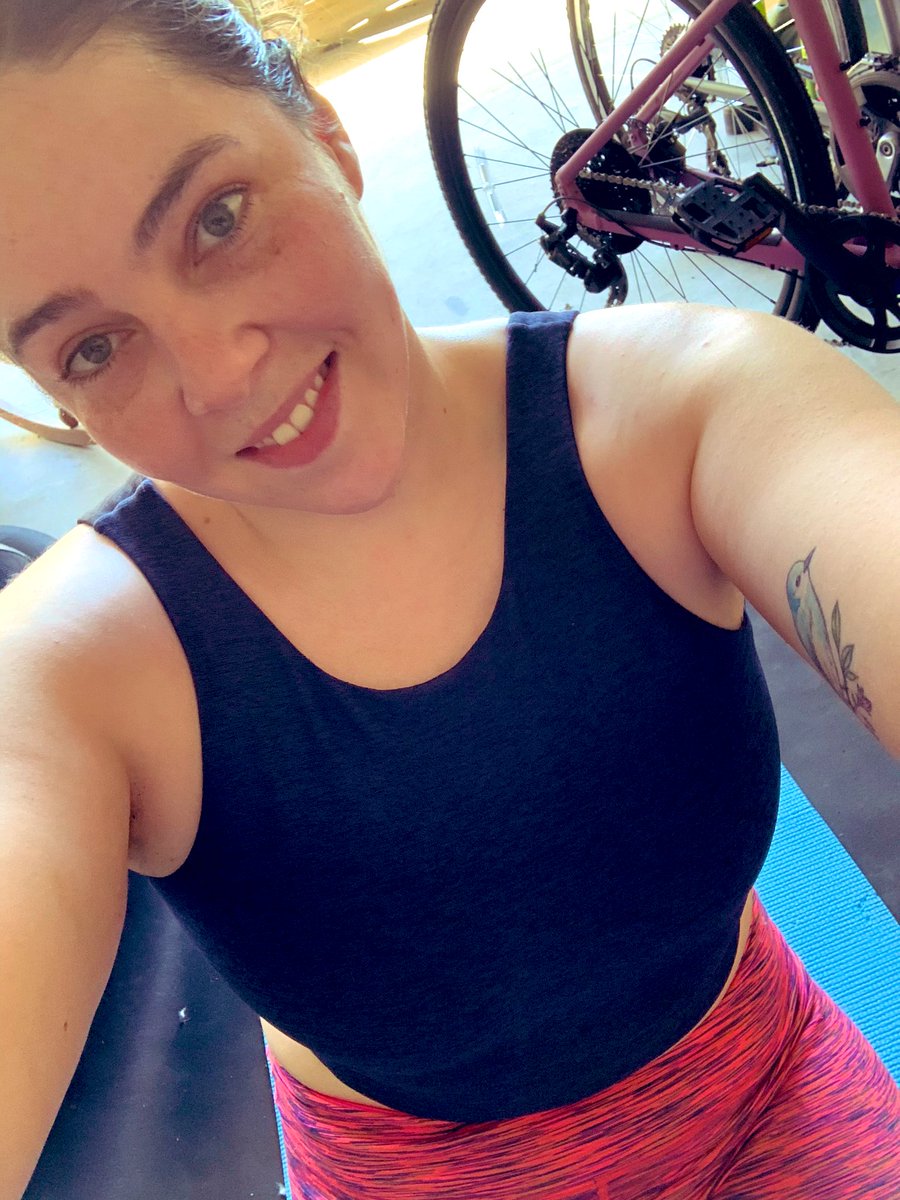 hayy_kat's tweet image. Guys ive started working out again ... time to shed some lbs #throwitup lol #itsgonnabemay