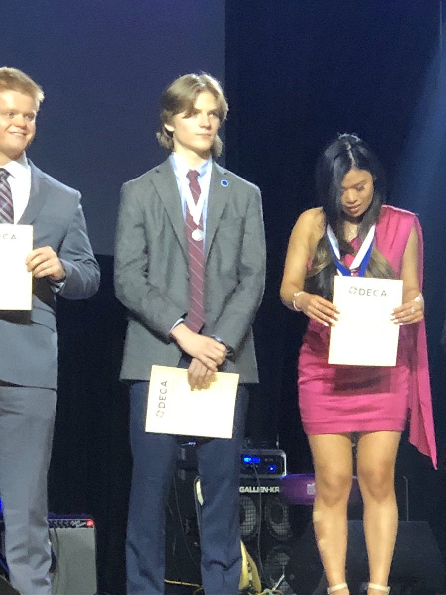 wcsBHSln's tweet photo. BHS DECA Roskstars... Today’s theme is TBT .. post a picture of or describe your favorite DECA moment of the year!! I will start with a few pics of winners from 2020 State CDC! #DECATBT #ICDCWEEK. https://t.co/4KCHTQeVss