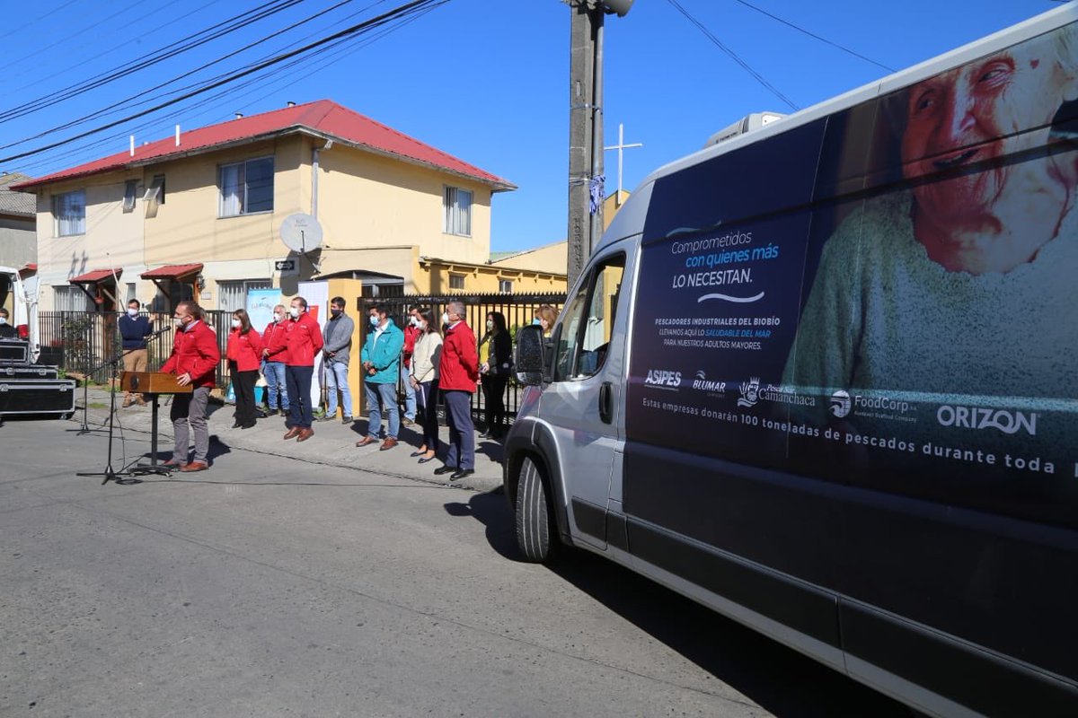 sgiacamang's tweet photo. Hoy compartimos con @HenryCamposCoa; seremi @MDSBioBio @AlbertoMoragak y director @SenamaBioBio actividad ASIPES (Asociación de Industriales Pesqueros) que donó alimentos del mar para Centros Larga Estadía Adultos Mayores. Gran gesto que releva alianza público privada. Gracias! https://t.co/hUtL7AUdUX