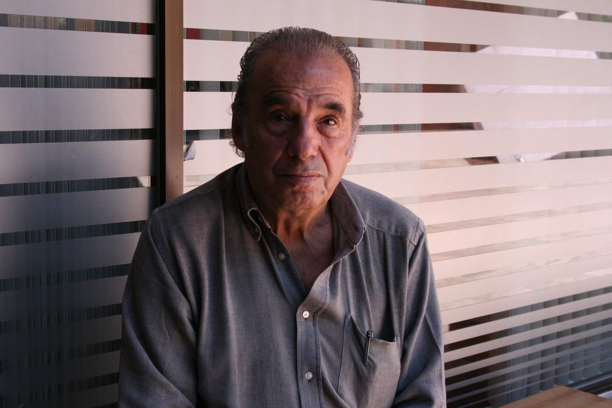 CinetecaMexico's tweet photo. La Cineteca Nacional lamenta el triste deceso de Óscar Chávez, cantante, actor y compositor mexicano. Hoy recordamos su participación en destacadas producciones cinematográficas como "Los caifanes" (1967) y "María de mi corazón" (1976). Descanse en paz, Óscar Chávez. https://t.co/ioMQt3vGYm