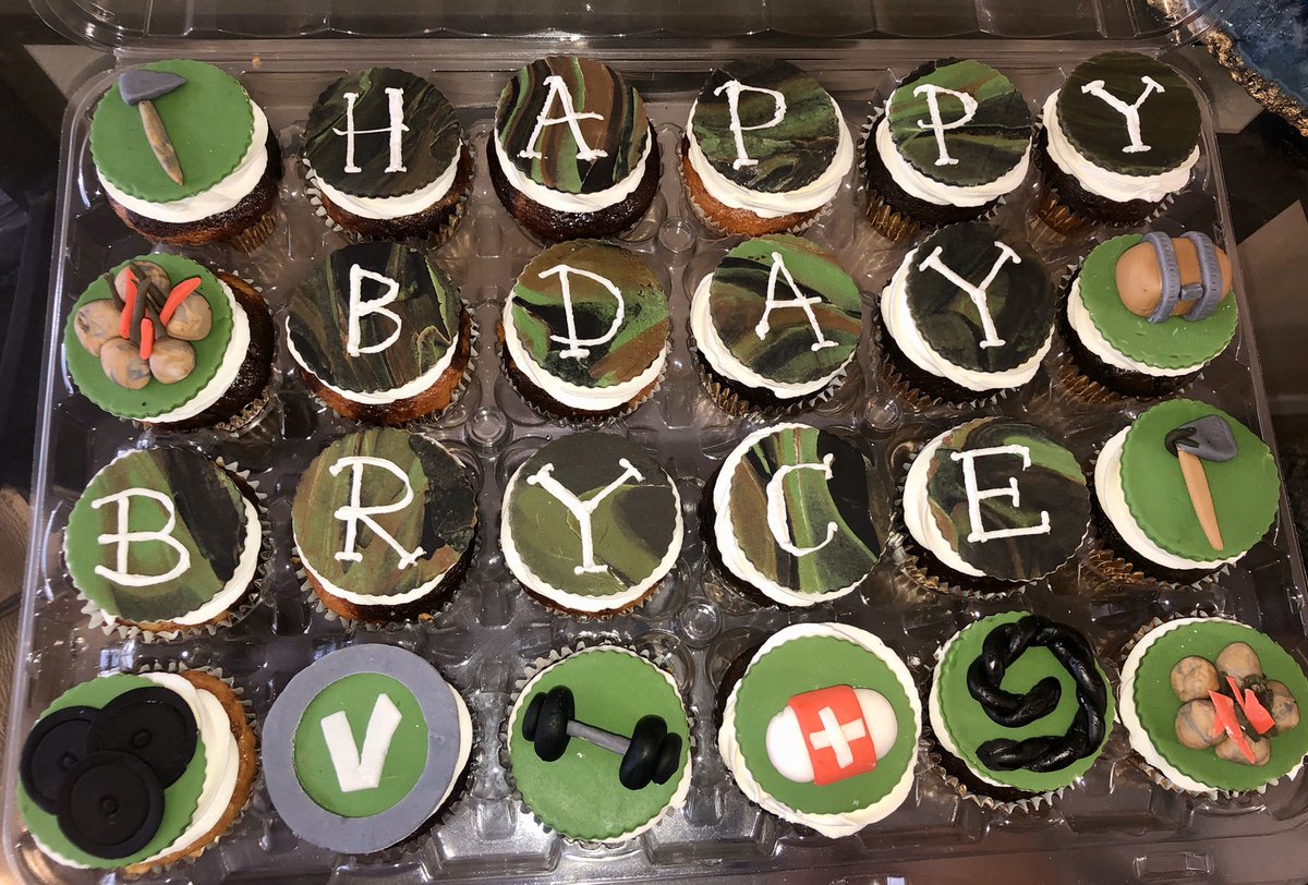 And of course here are my FortNite cupcakes with handmade edible cake toppers