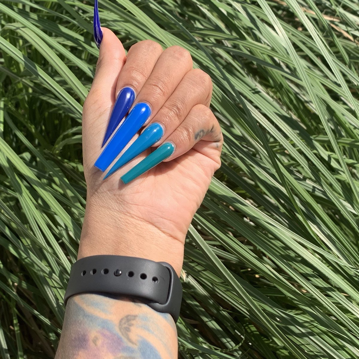carmelsclaws's tweet photo. I got the blues 💙🥶 https://t.co/tE1FlSsZzw