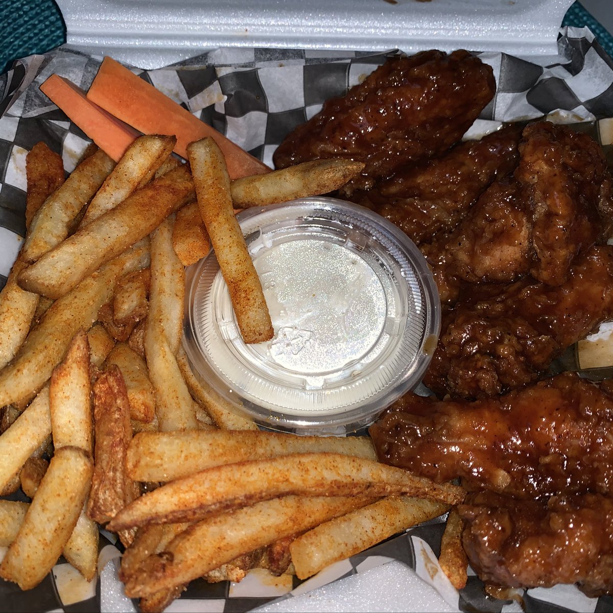 celinetobar's tweet photo. Si vives en Don Bosco, Las Acacias y Ciudad Radial, y quieres comer ALITAS SABROSAS, deberías pedir @507Happywings a sólo $5.99 con soda!!😍😍😍♥️♥️♥️ 
Trabajan Martes y Jueves!! https://t.co/43VAtAqxB4