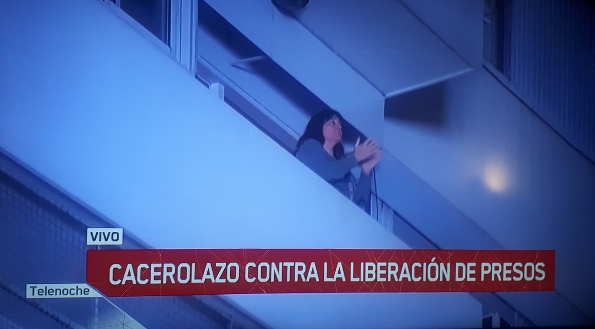 FlorHalfon's tweet photo. No son liberaciones: son prisiones domiciliarias. 
No es un tema del Ejecutivo: deciden los jueces.
No hace falta mentir para cuestionar medidas. Debatamos, siempre. Pero en serio. https://t.co/TJnemaziNy