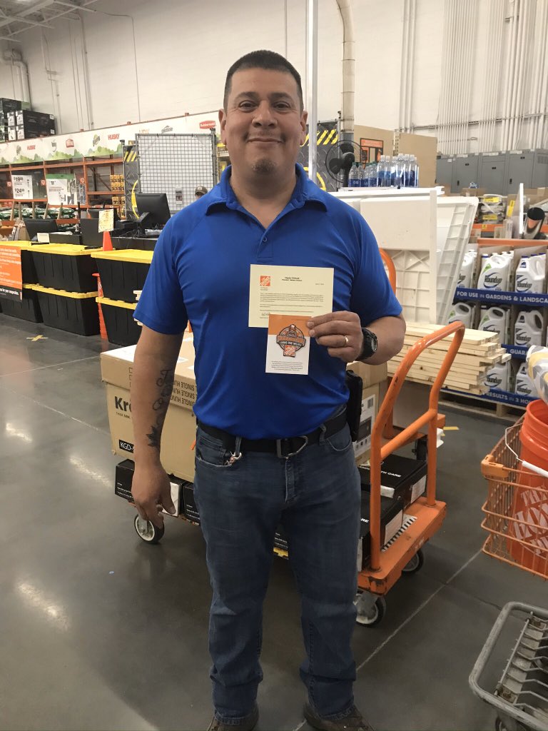 thd3105's tweet photo. Congratulations to Kalipell’s D28 supervisor, Tony, for receiving an executive homer award from Hayden Chilcott recognizing Tony’s great efforts and team work during these challenging times. Way to go, Tony! You’re amazing! https://t.co/ts2gUfhmGP