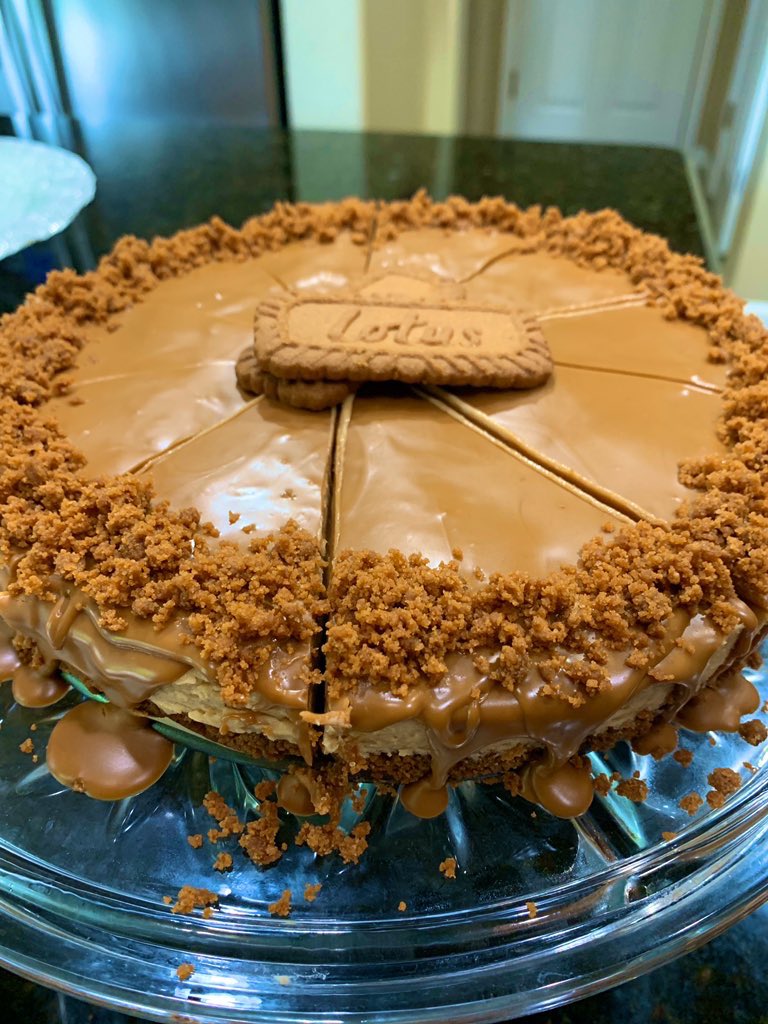 theycallme_uzzy's tweet photo. First attempt at Biscoff Cheesecake.. not too shabby 🤷🏽‍♂️ https://t.co/5eAvxfdq6w