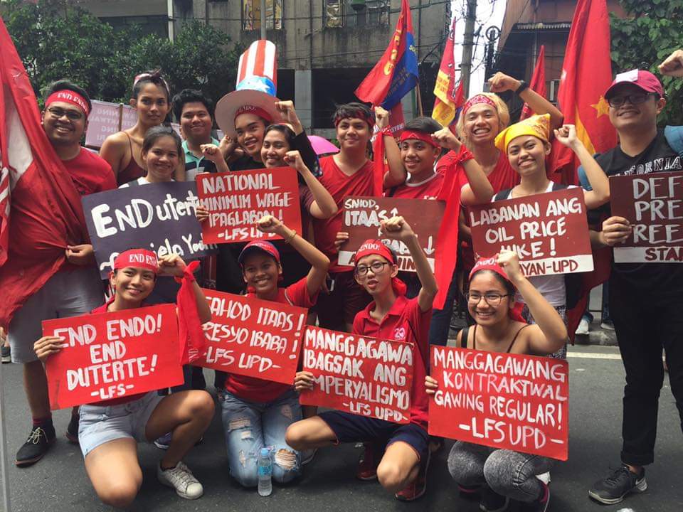 TieroneSantos's tweet photo. Today at Memories:
#TuloyAngLaban and #KayaNatin slates present sa Mayo Uno mob upang makiisa sa laban ng mga mangagagawa para sa nakabubuhay na sahod at laban sa kontraktwalisasyon!
#MayoUno2020
#RedLaborDayProtest https://t.co/vCT4lPm1VO