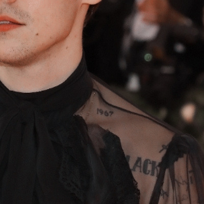 rainberrylrh's tweet photo. ʜᴀʀʀʏ ꜱᴛʏʟᴇꜱ-
           𝒊 𝒌𝒏𝒐𝒘 𝒚𝒐𝒖 𝒘𝒆𝒓𝒆 𝒘𝒂𝒚 𝒕𝒐𝒐 𝒃𝒓𝒊𝒈𝒉𝒕 𝒇𝒐𝒓 𝒎𝒆
      𝒊'𝒎 𝒉𝒐𝒑𝒆𝒍𝒆𝒔𝒔, 𝒃𝒓𝒐𝒌𝒆𝒏,
            𝒔𝒐 𝒚𝒐𝒖 𝒘𝒂𝒊𝒕 𝒇𝒐𝒓 𝒎𝒆 𝒊𝒏 𝒕𝒉𝒆 𝒔𝒌𝒚 https://t.co/MTaVm5sA5Q