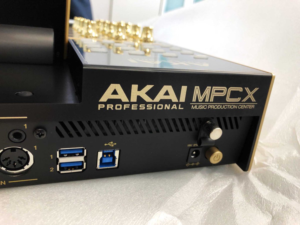本日のみ値下げ　AKAI MPC ONE 完動品　限定色ゴールド Akai Professional、「MPC ONE」限定カラー ゴールドを発表！ – DTMers