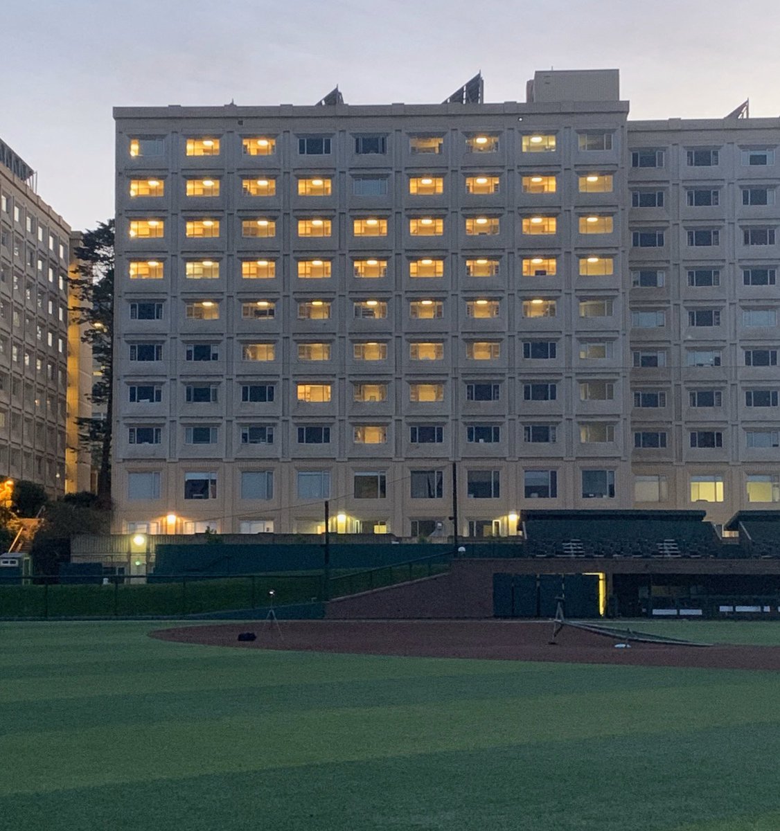 USF’s Hayes-Healy Residence Hall was lit up tonight in gratitude and appreciation for the frontline and essential workers keeping the heartbeat of our city alive. 💛🌉 #USFCA
