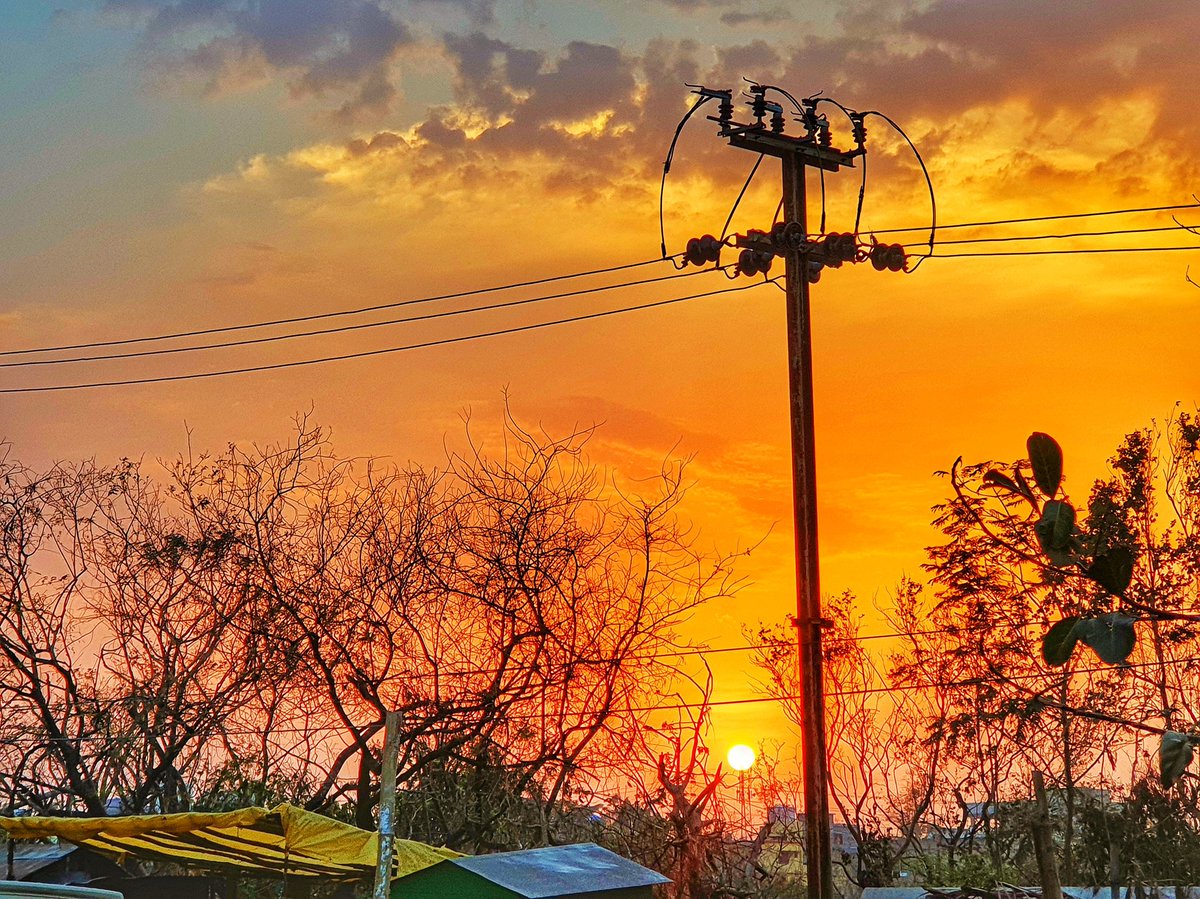 debashis_bapun's tweet photo. Every sunrise is a new chapter in your life to be written.
#Sunrise #morningmotivation #morning #morningclick #Sunriseclick #refreshingmorning #photography #photoshoot #photooftheday #Bapunclick #incredibleindia #odishatourism https://t.co/H88jaGvsJ5