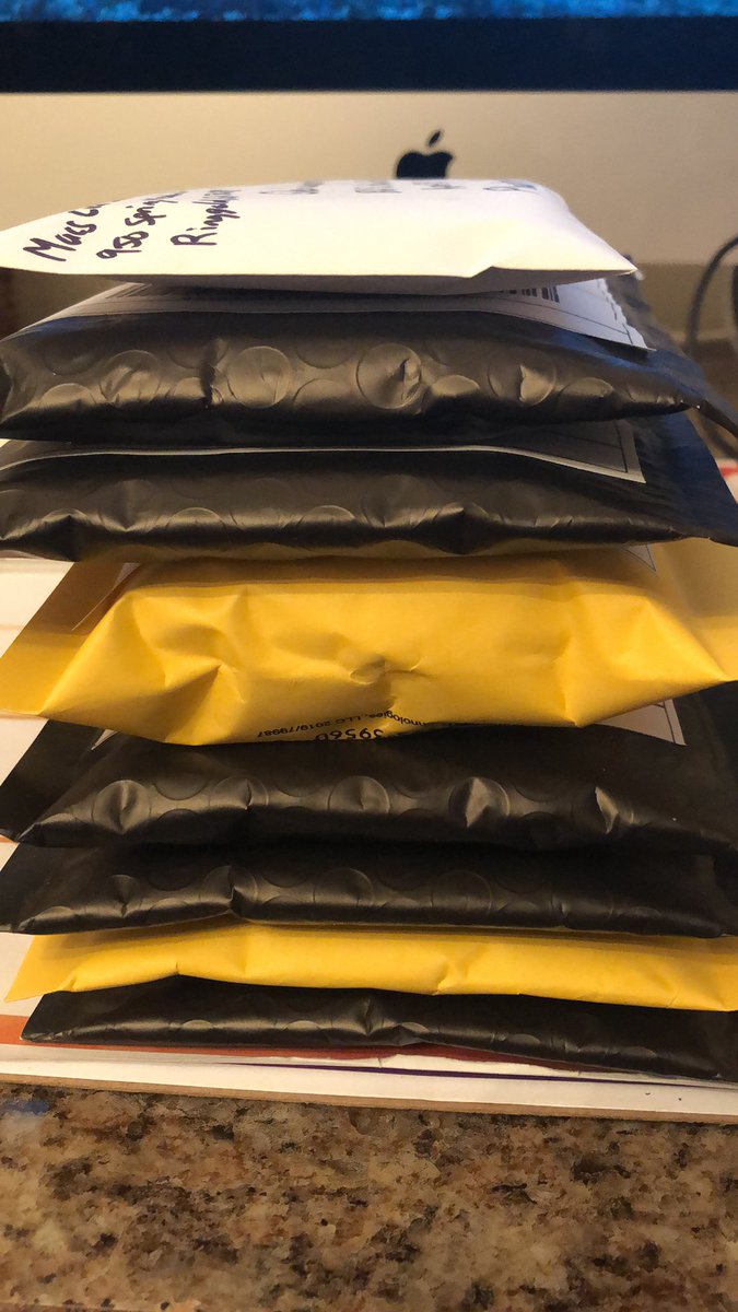 MacsCardShack's tweet photo. Bust day in the shack! Thank you! #TheHobby #ShackStack https://t.co/mmrCGz8GgA