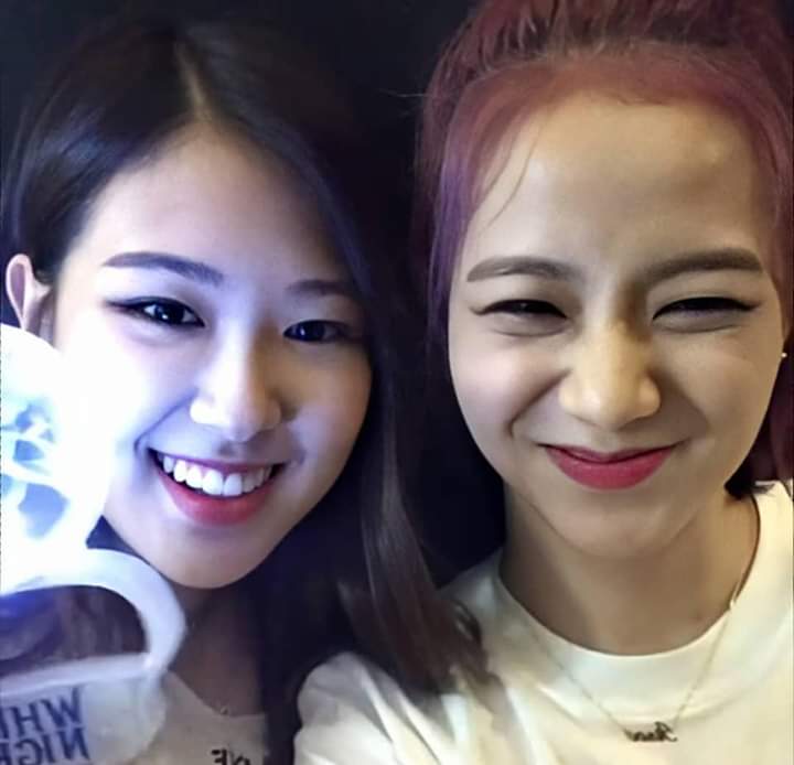 jnkduality's tweet photo. This is Jisoo and Rosé, but since it's not Jennie or Lisa, you're going to ignore it.

#BLACKPINK #JISOO #Rosé #Chaesoo @ygofficialblink https://t.co/E9AYdoy4xs