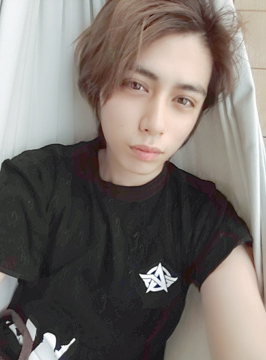 花井 陽 くそandroidの画質 朝はベランダのハンモックでゆらゆら おはよん 荒野行動tシャツ T Co Qftmrntdv7 Twitter