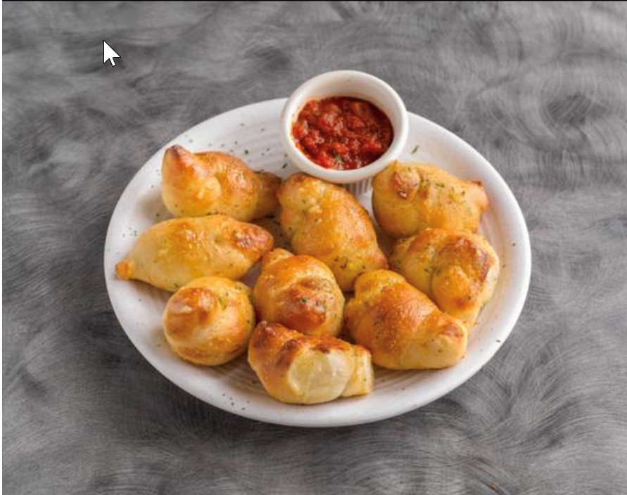 Another popular appetizer to try - the garlic knots. #beachpizza #garlicknots #foodie