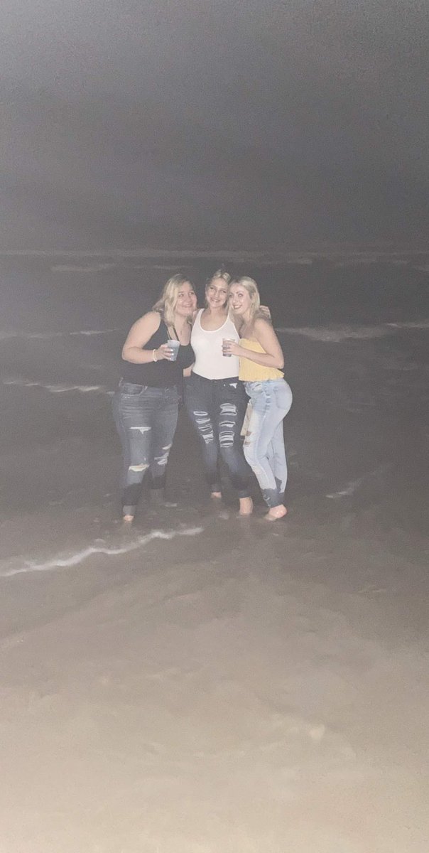 BeaulieuRachel's tweet photo. missin’ fl 🌞💛 https://t.co/0SLPIishQQ