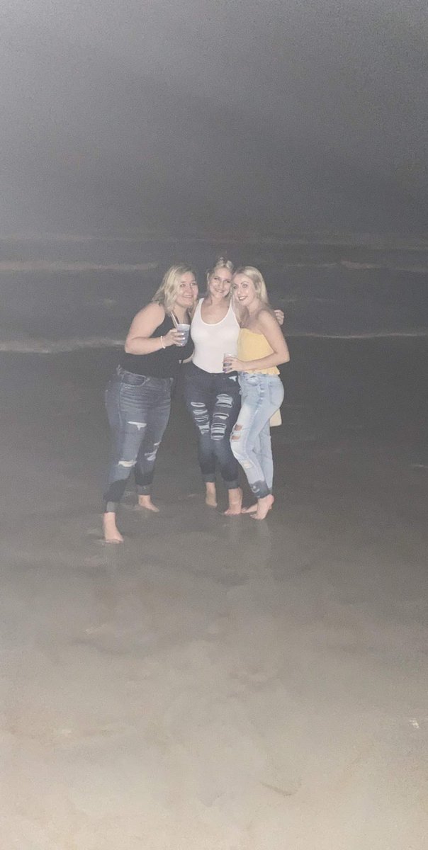 BeaulieuRachel's tweet photo. missin’ fl 🌞💛 https://t.co/0SLPIishQQ