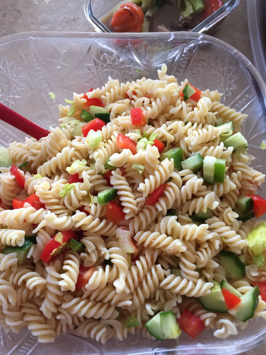 cbLRSD's tweet photo. Check-moi dont la couleur dans cette salade, début du souper chez Lamoureux! 💙 #cbLRSD #CBvirtualSW https://t.co/sl233VLiAQ
