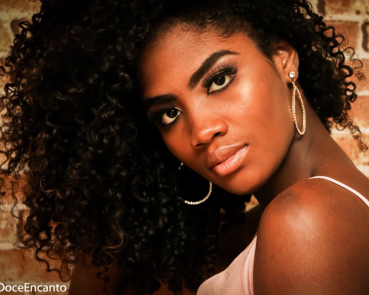 imbiaben's tweet image. Negrinude🧡♥️ ♥️#Womanfashion #pretatop #topmodels #mulherpoderosa #blackmodel #modelpose #preta #womanpower #model #pretabia #cristobia