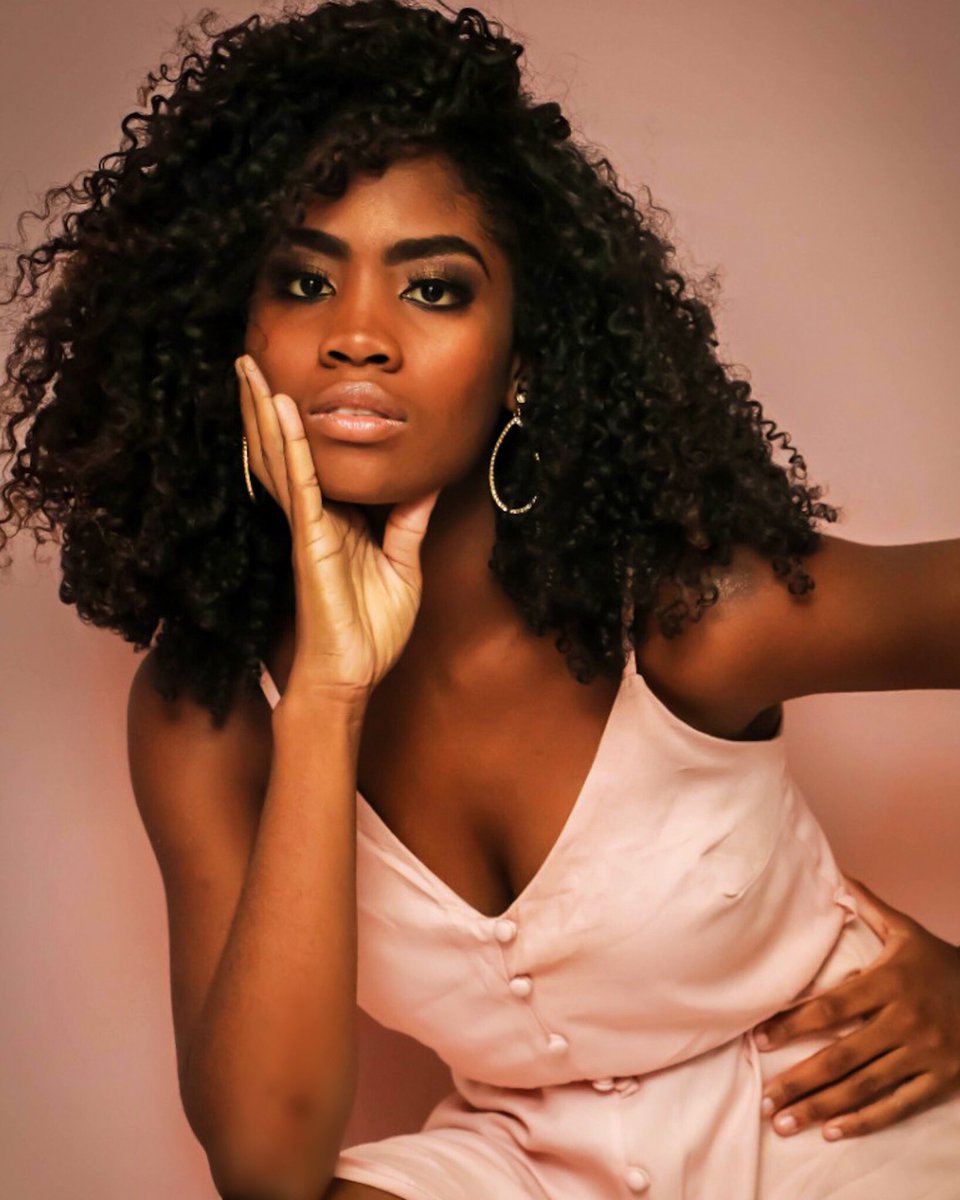 imbiaben's tweet image. Negrinude🧡♥️ ♥️#Womanfashion #pretatop #topmodels #mulherpoderosa #blackmodel #modelpose #preta #womanpower #model #pretabia #cristobia