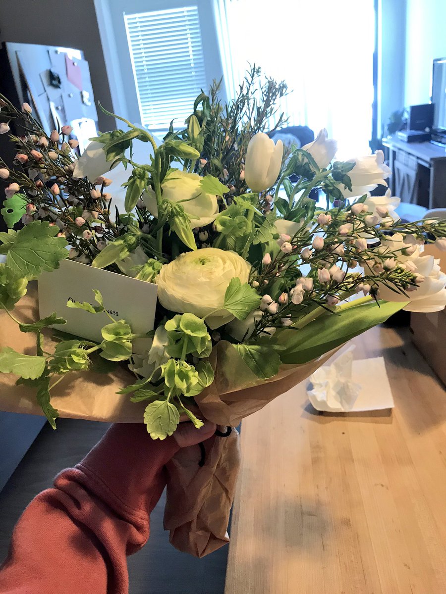 livscraycray's tweet photo. When you get flowers sent you up unexpectedly 😧🥳🥺🌈💕🙈 #wow https://t.co/zWMf20AStR